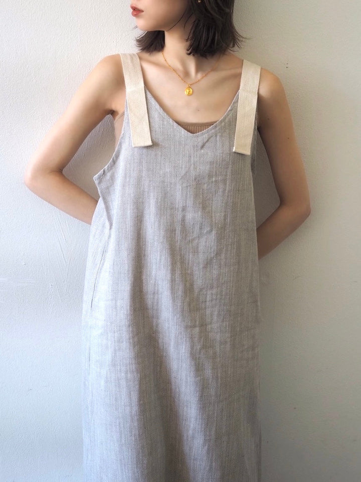 【預訂】人字紋吊帶洋裝/淺灰色