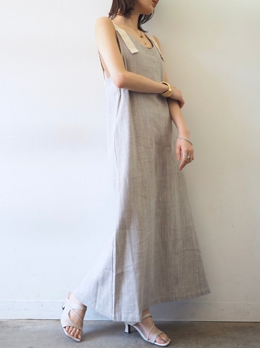 【預訂】人字紋吊帶洋裝/淺灰色