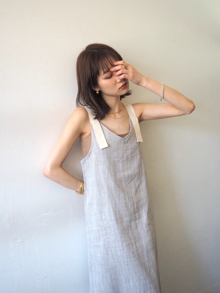 【預訂】人字紋吊帶洋裝/淺灰色