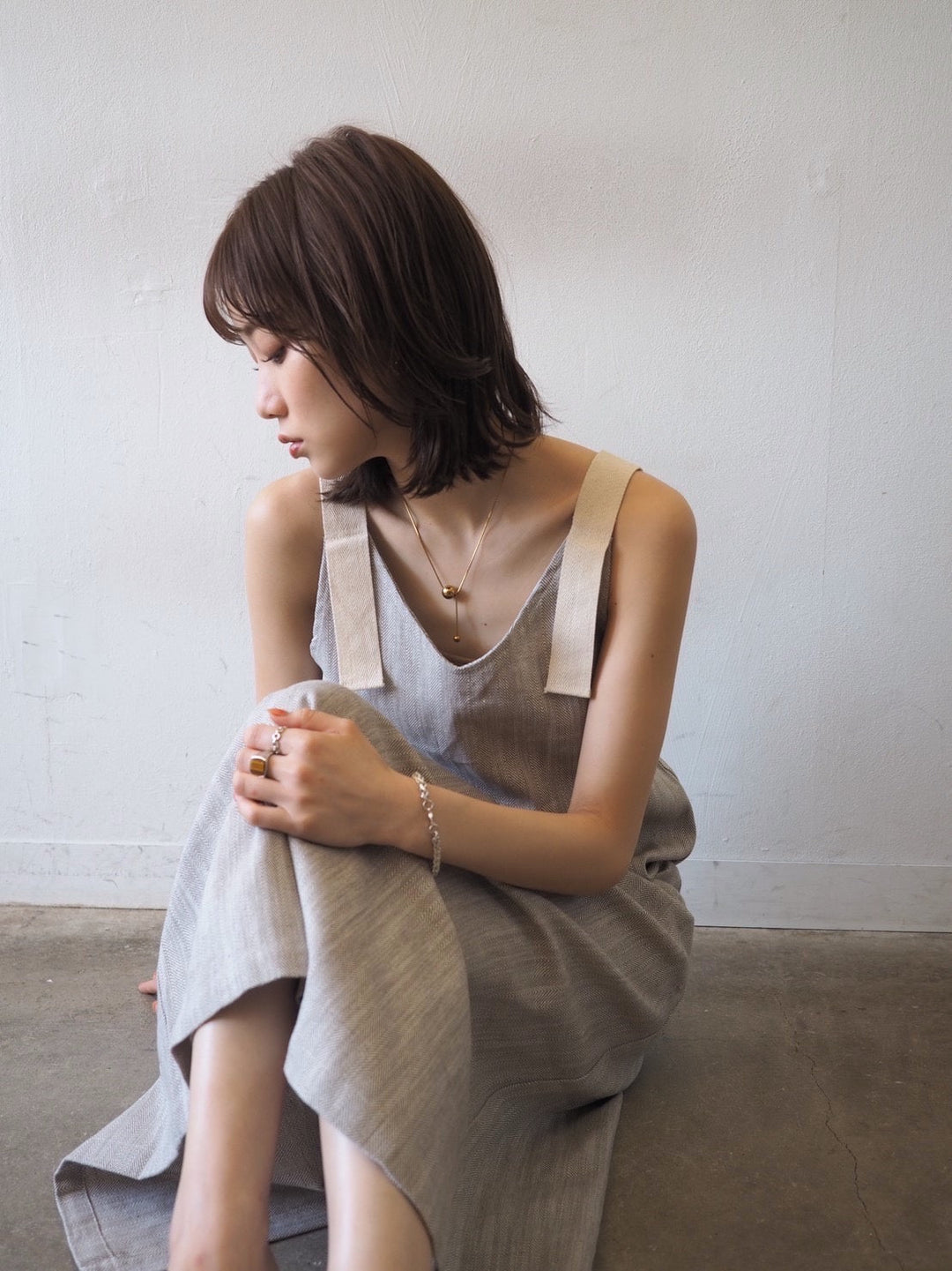 【預訂】人字紋吊帶洋裝/淺灰色