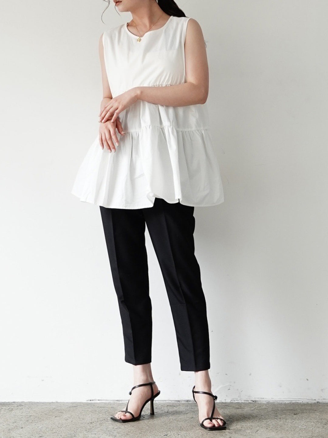 [Pre-order] Tiered sleeveless blouse/off