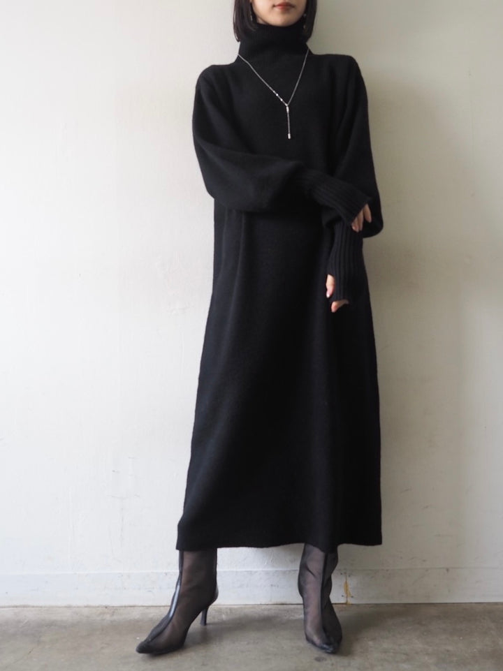 [Pre-order] Fingerhole Bottleneck Knit Dress/Black