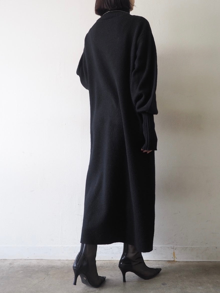 [Pre-order] Fingerhole Bottleneck Knit Dress/Black