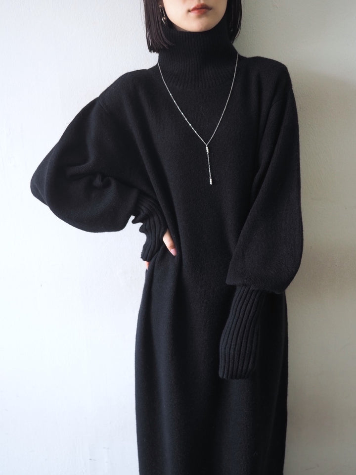 [Pre-order] Fingerhole Bottleneck Knit Dress/Black