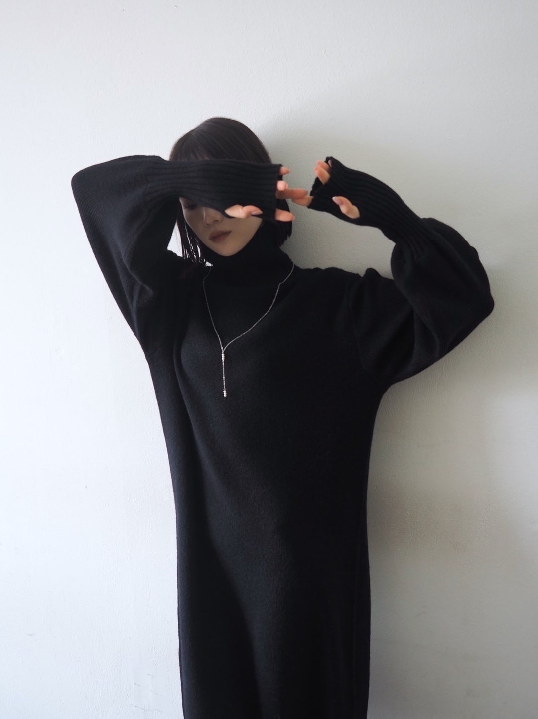 [Pre-order] Fingerhole Bottleneck Knit Dress/Black