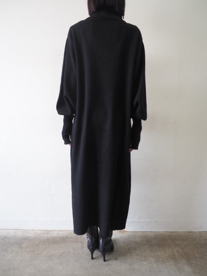 [Pre-order] Fingerhole Bottleneck Knit Dress/Black