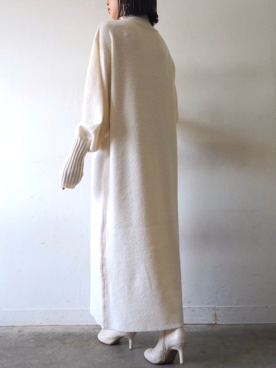 [Pre-order] Fingerhole Bottleneck Knit Dress/Ivory