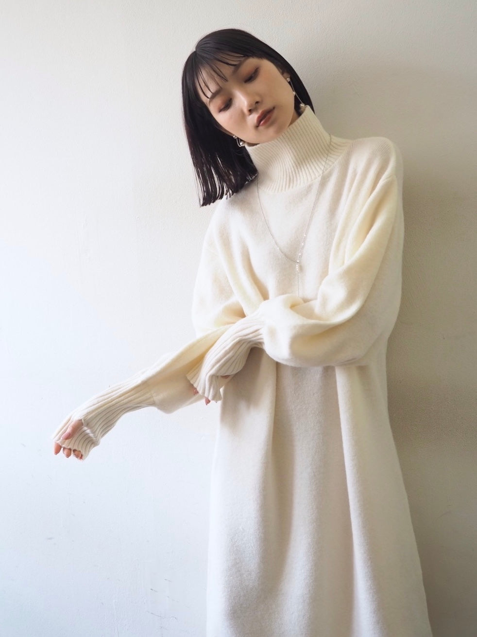 [Pre-order] Fingerhole Bottleneck Knit Dress/Ivory