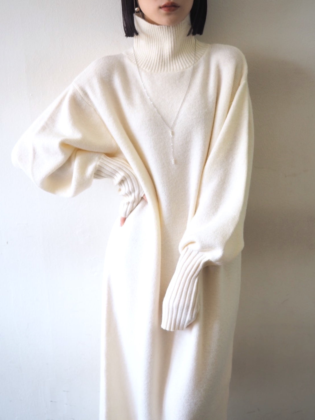 [Pre-order] Fingerhole Bottleneck Knit Dress/Ivory