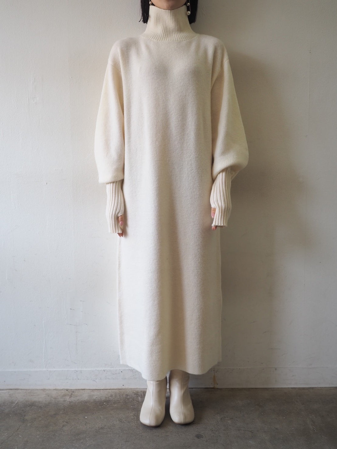 [Pre-order] Fingerhole Bottleneck Knit Dress/Ivory