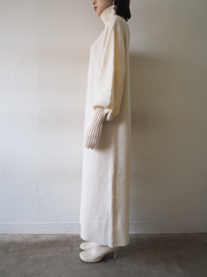 [Pre-order] Fingerhole Bottleneck Knit Dress/Ivory