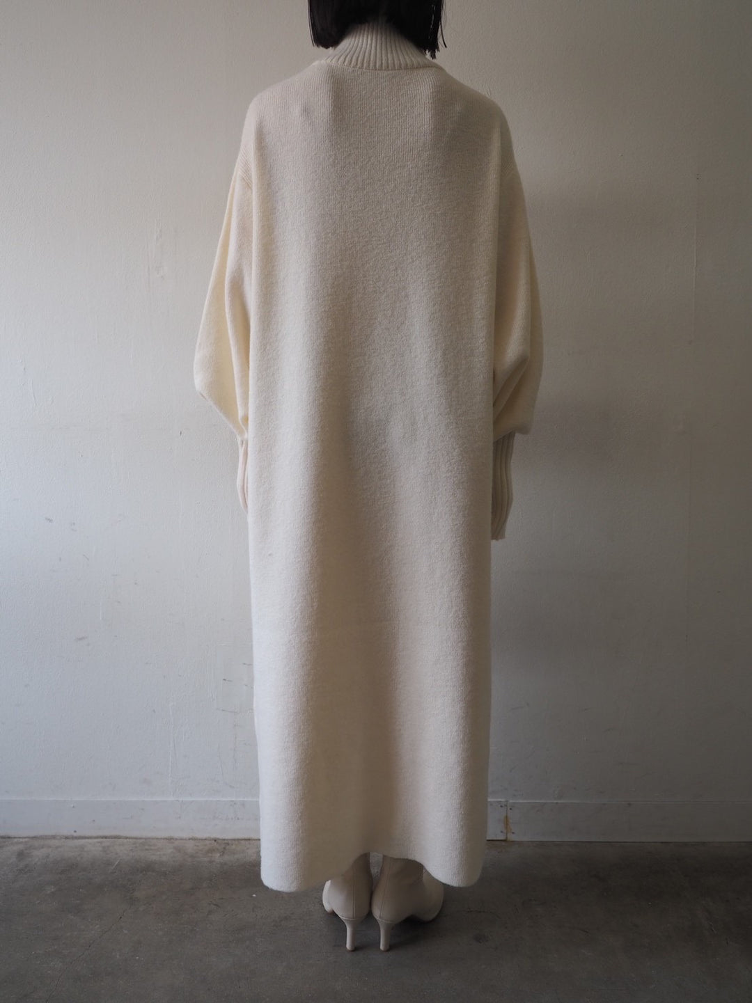 [Pre-order] Fingerhole Bottleneck Knit Dress/Ivory