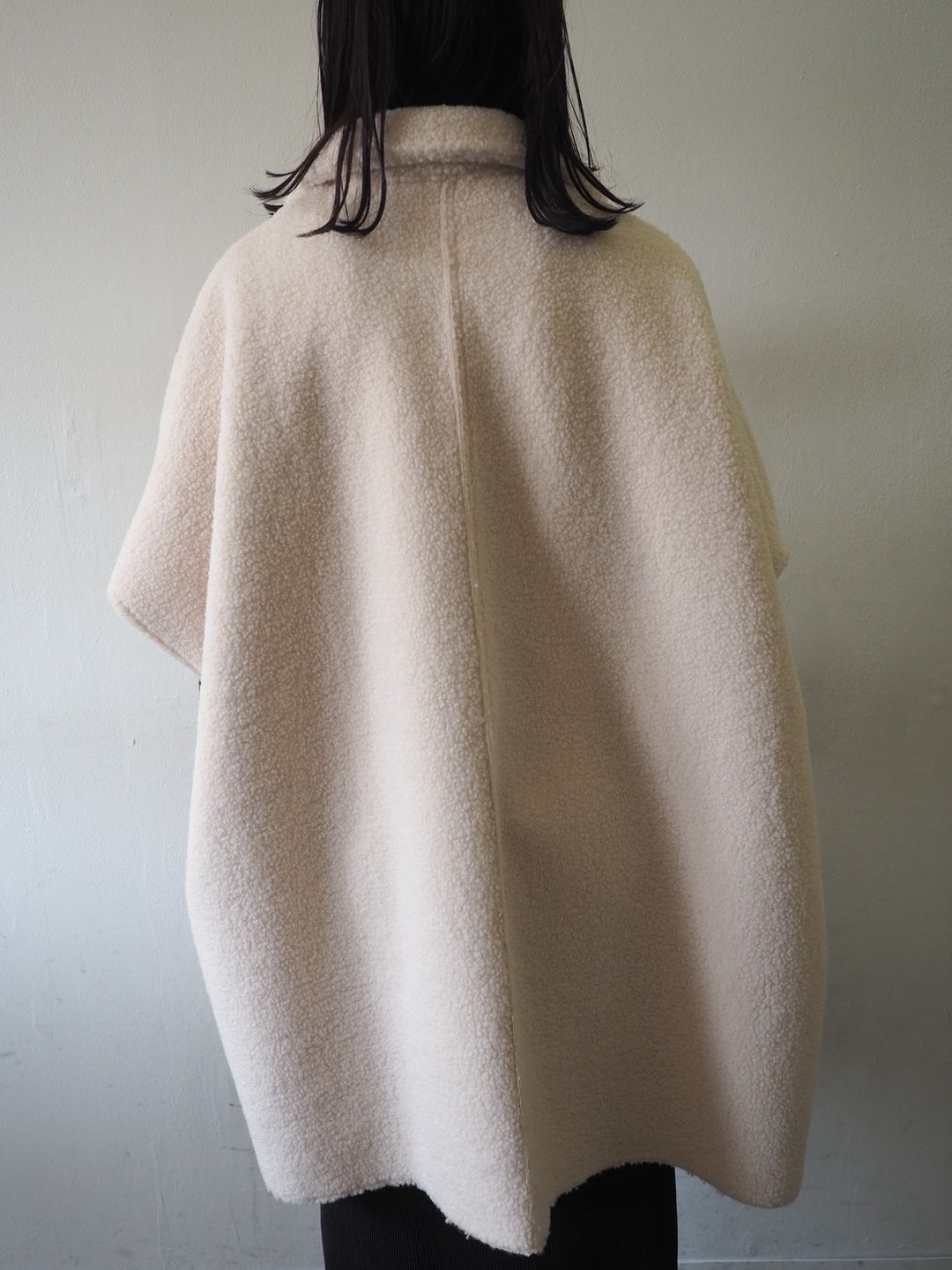 [Pre-order] Reversible Mouton Boa Poncho Coat/Ivory
