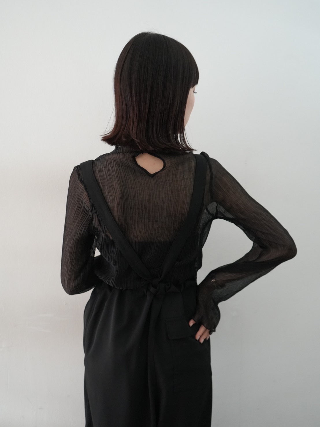 【未使用品】URBAN RESEARCH バックオープン楊柳シアードレス 未使用品】URBAN RESEARCH バックオープン楊柳シアードレス 未使用品