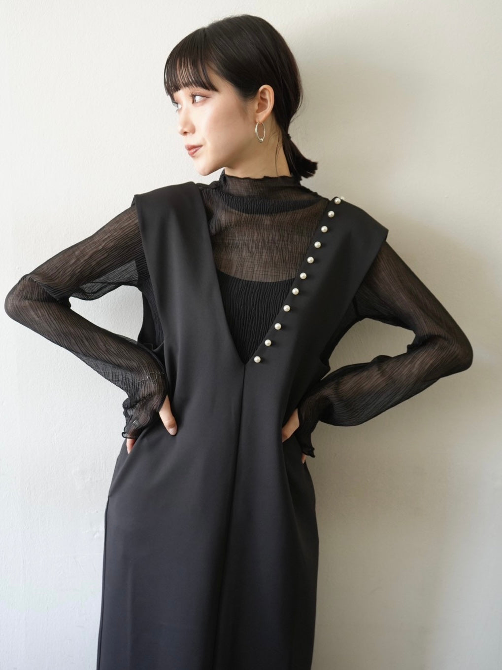 【未使用品】URBAN RESEARCH バックオープン楊柳シアードレス 未使用品】URBAN RESEARCH バックオープン楊柳シアードレス 未使用品