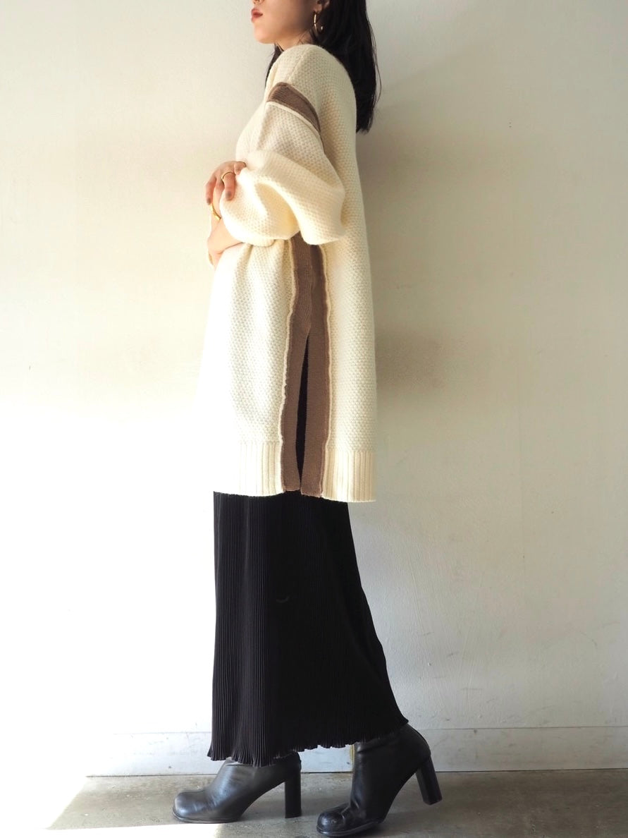 予約]サイドスリット配色オーバーニット/アイボリー – Lumier