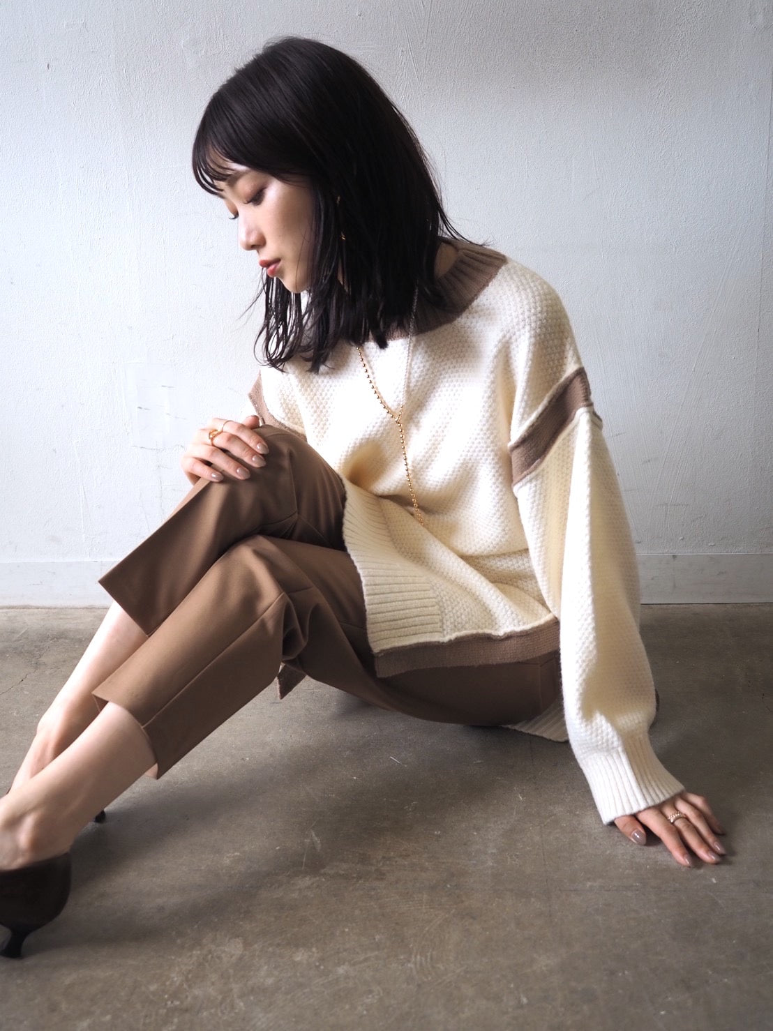 予約]サイドスリット配色オーバーニット/アイボリー – Lumier