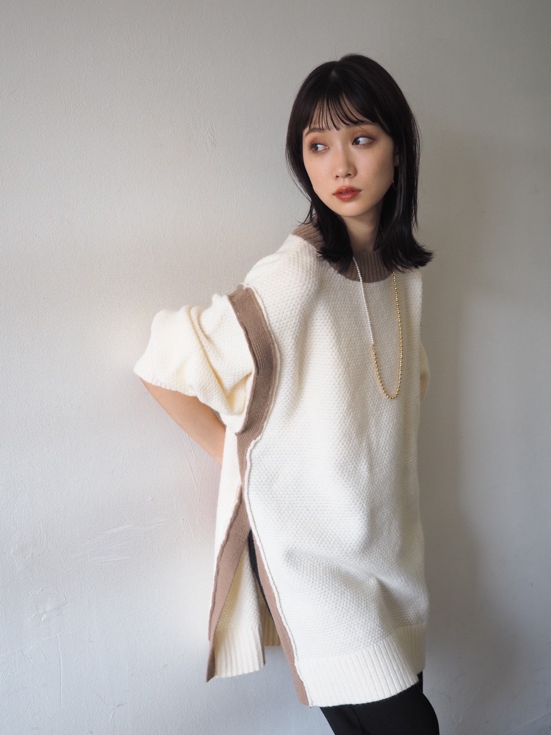 予約]サイドスリット配色オーバーニット/アイボリー – Lumier