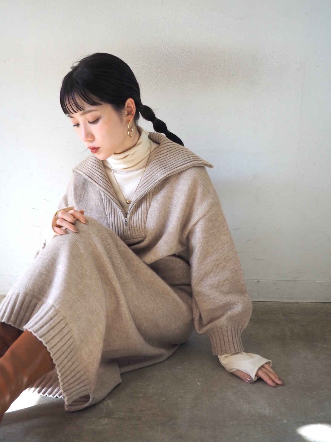 予約]ハーフジップニットワンピース/ベージュ – Lumier