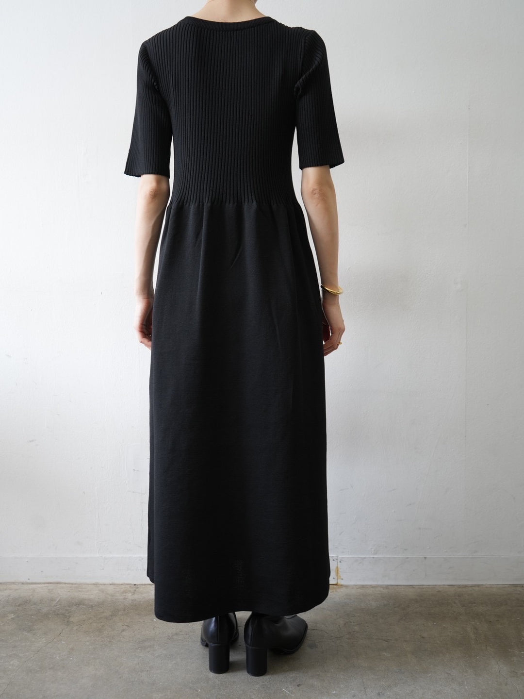 [Pre-order] Half-sleeve polyester knit dress/black