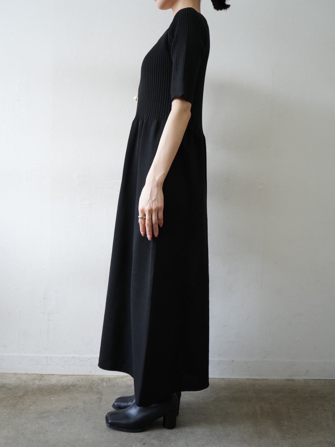 [Pre-order] Half-sleeve polyester knit dress/black