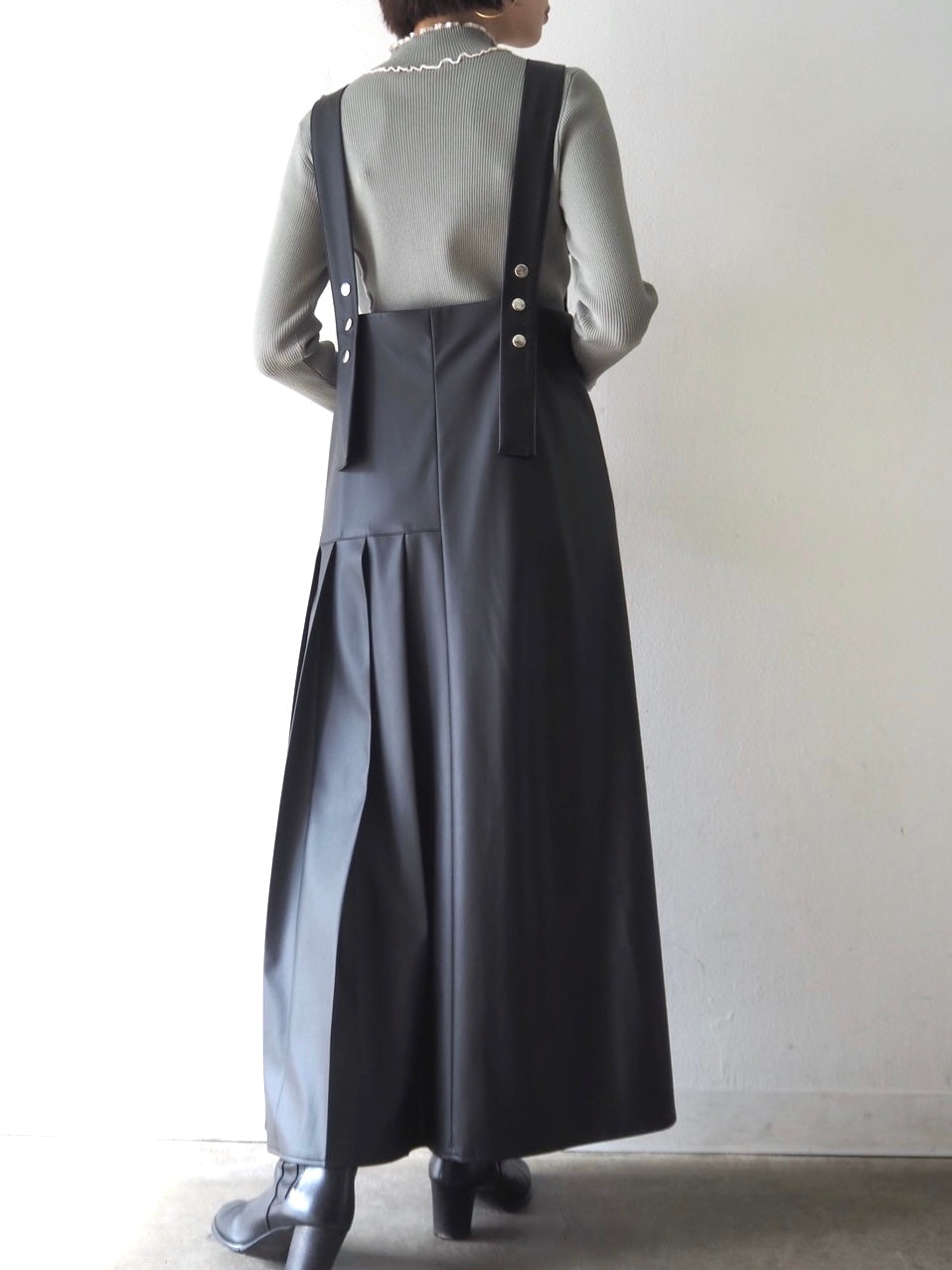 訳あり未使用品/定価404800円【ESCADA】羊革レザー　ワンピース　34 訳あり未使用品/定価404800円【ESCADA】羊革レザー ワンピース 34 2025年