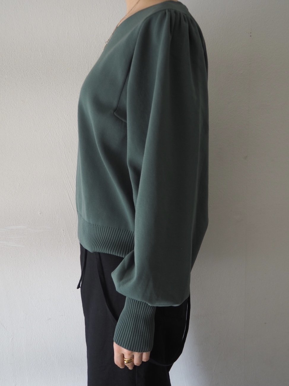 【準備出貨】大袖紙板針織V領套頭衫/綠色