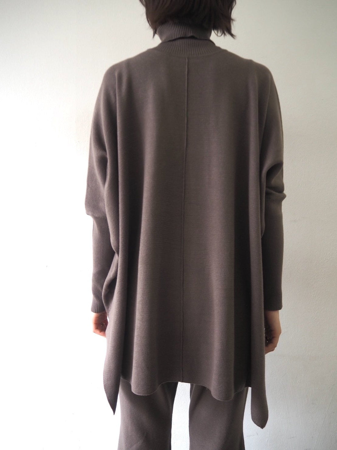 [Pre-order] Long ribbed sleeve dolman knit pullover/mocha [Scheduled for delivery in early December]