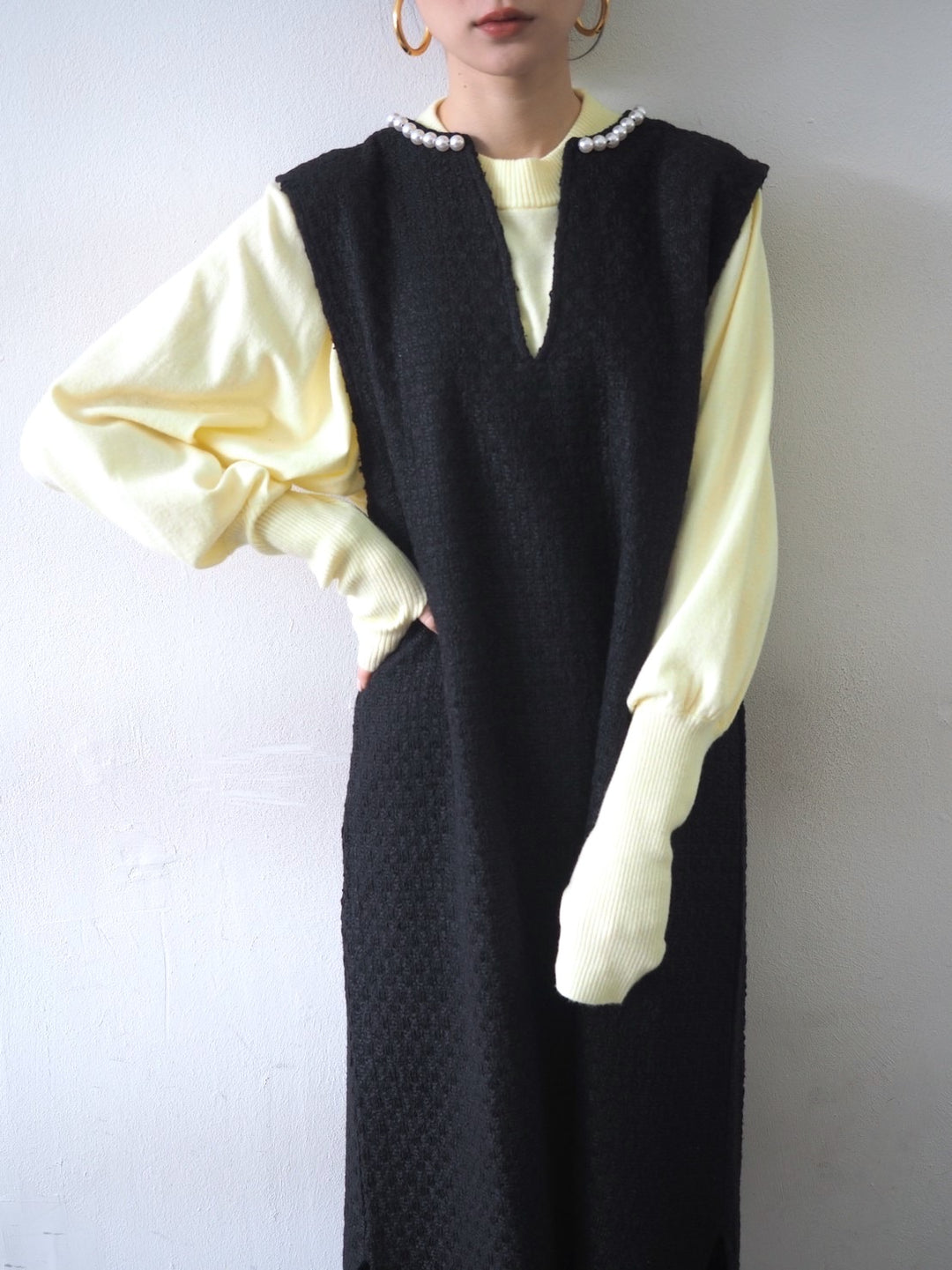 Tweed key neck dress with pearls/Black