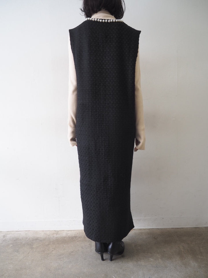 Tweed key neck dress with pearls/Black