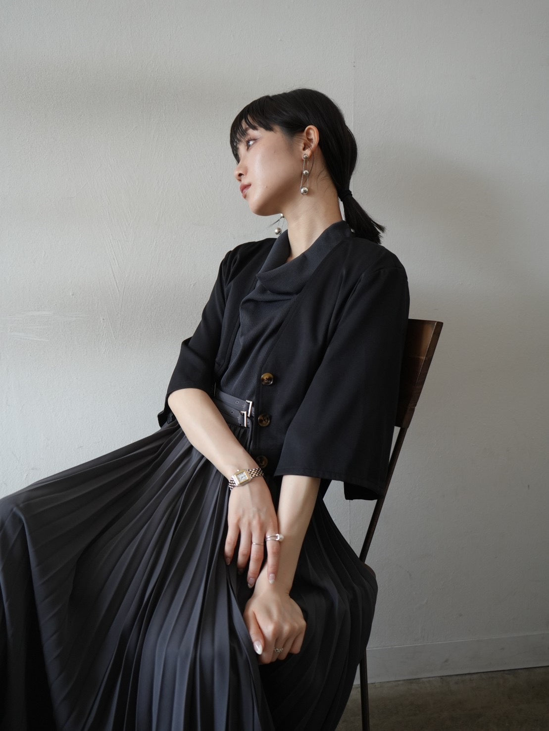 [SET]YUKKO COLLABORATION　DRAPE NECK PLEATS  DRESS+ハーフスリーブデザインノーカラーショートジャケット(2set)