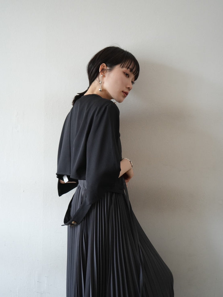 [SET]YUKKO COLLABORATION　DRAPE NECK PLEATS DRESS+ハーフスリーブデザインノーカラーショートジャケット(2set)
