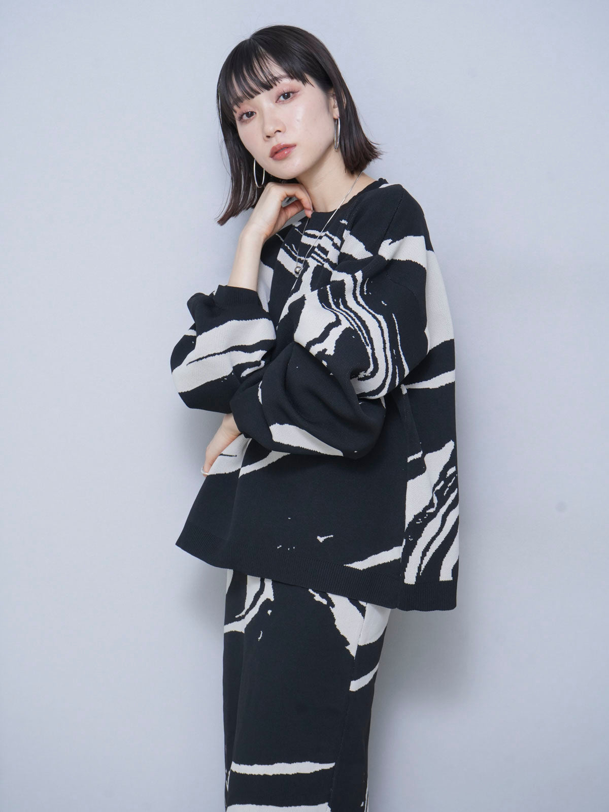 SET]マーブル柄ポリエステルニットプルオーバー+マーブル柄