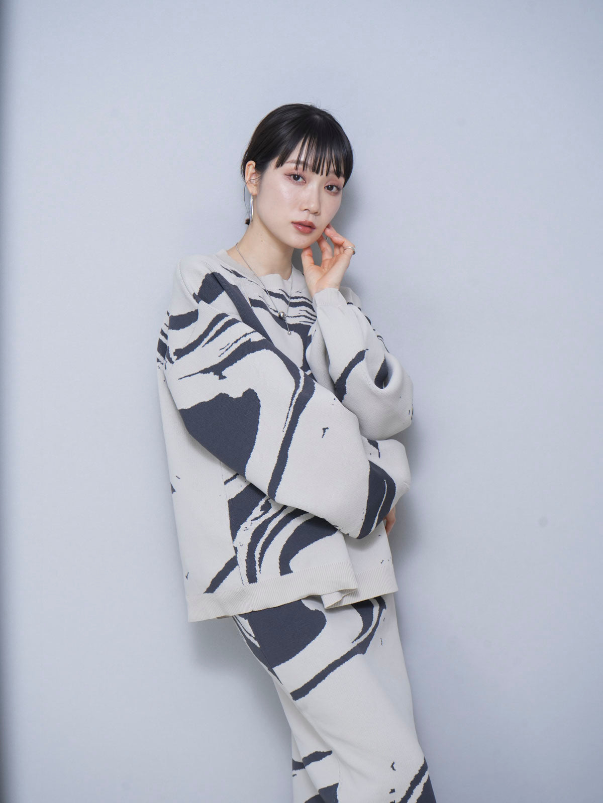 SET]マーブル柄ポリエステルニットプルオーバー+マーブル柄