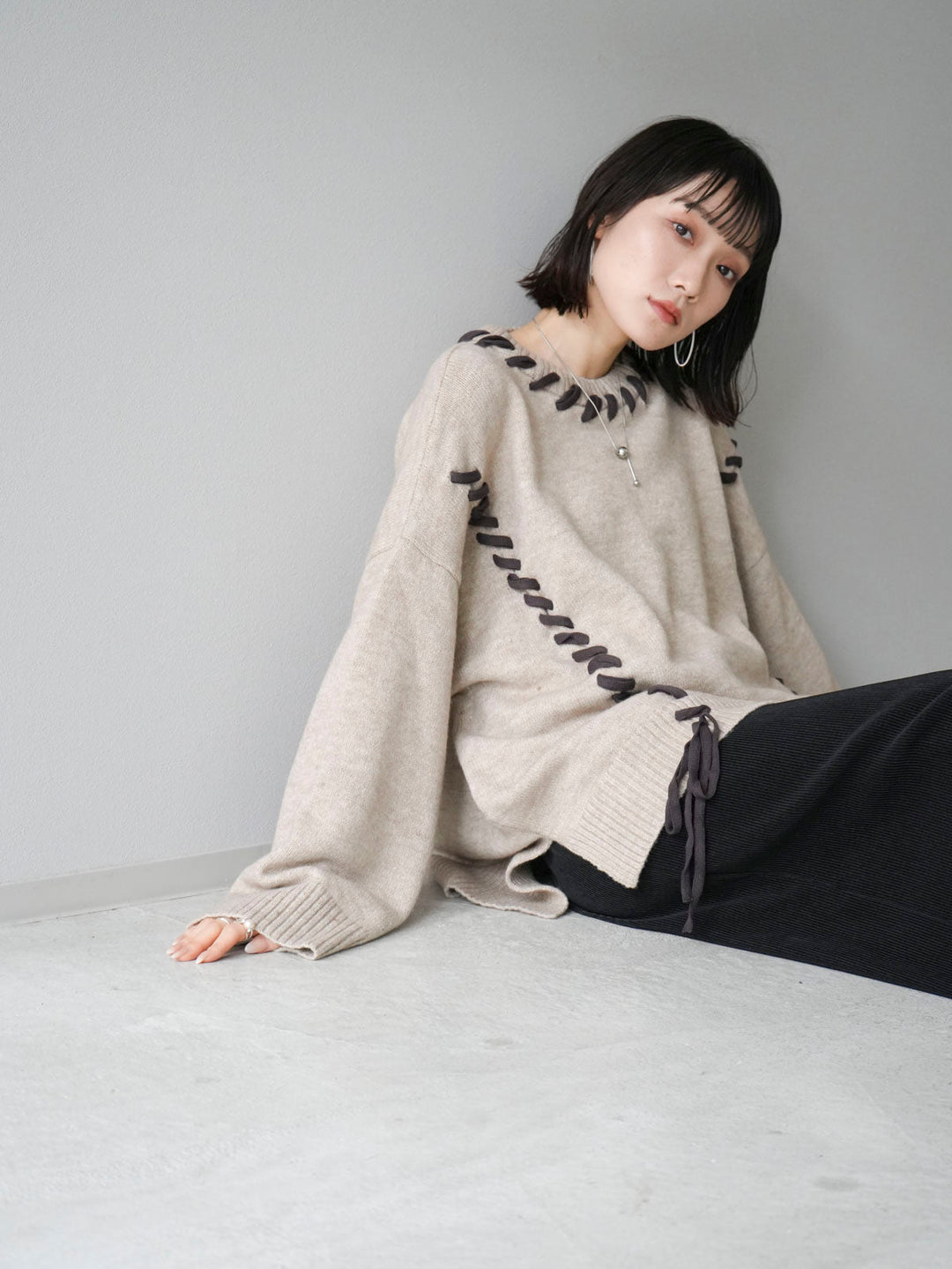 [SET] Hand-stitched color-coordinated over-knit pullover + I-line pleated skirt (2 sets)