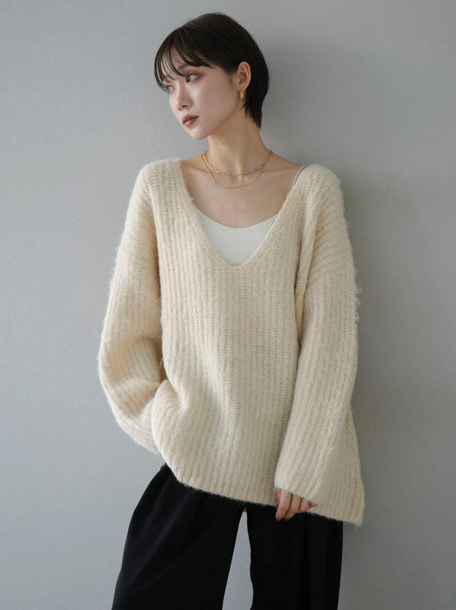 [SET] Angora touch deep V-neck knit pullover + choice of necklace (2 sets)
