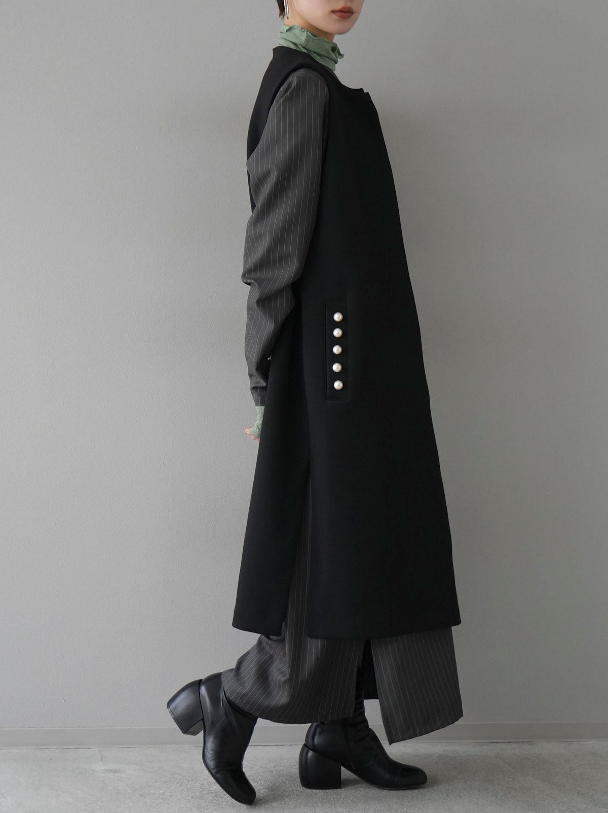 SET]ピンストライプVネックワンピース+パールデザインポンチロングジレ