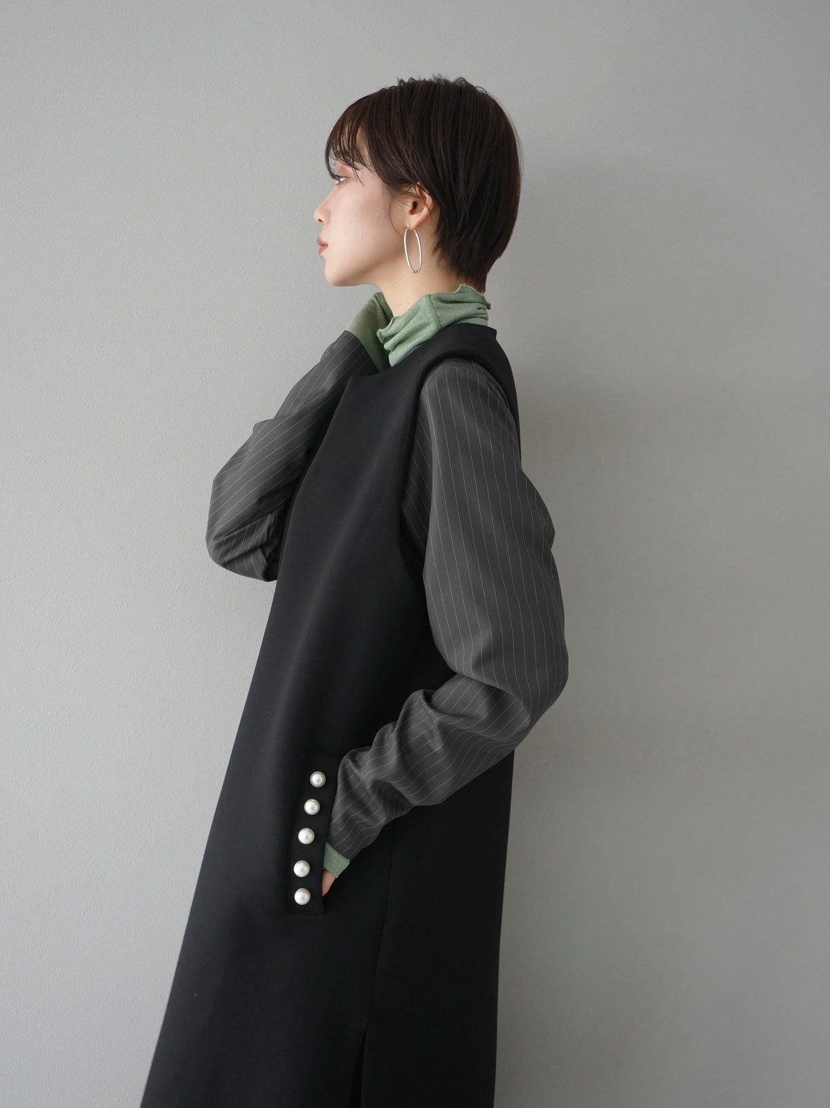 SET]ピンストライプVネックワンピース+パールデザインポンチロングジレ