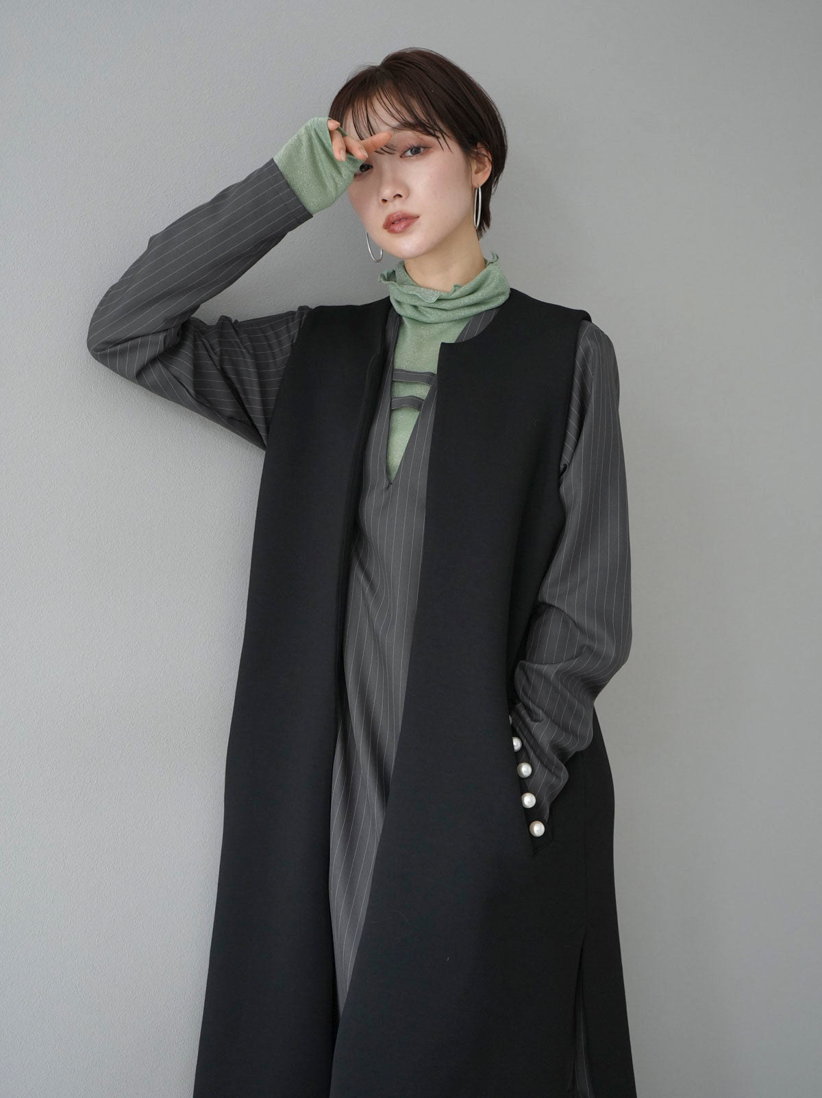 SET]ピンストライプVネックワンピース+パールデザインポンチロングジレ