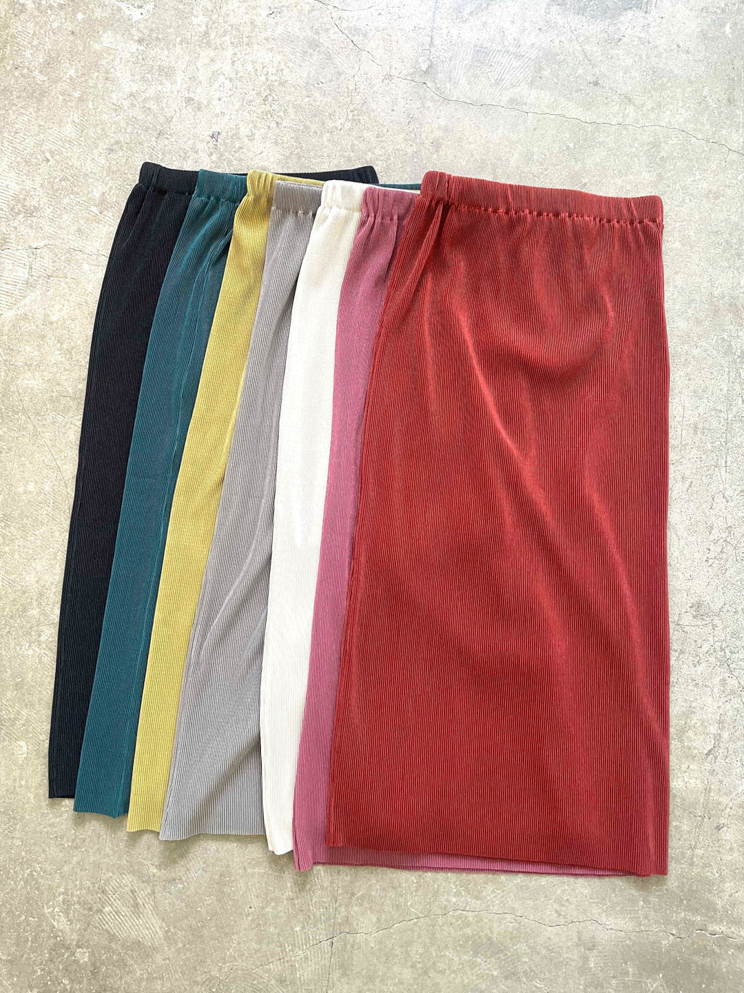 [SET] Volume sleeve washer sheer blouse + I-line pleated skirt (2set)