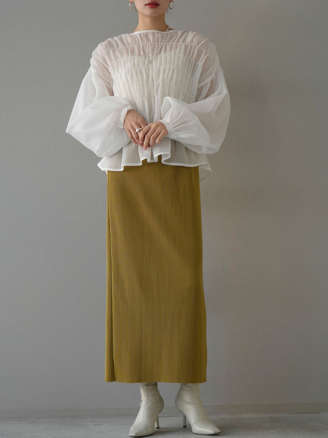 [SET] Shirring washer sheer blouse + I-line pleated skirt (2set)