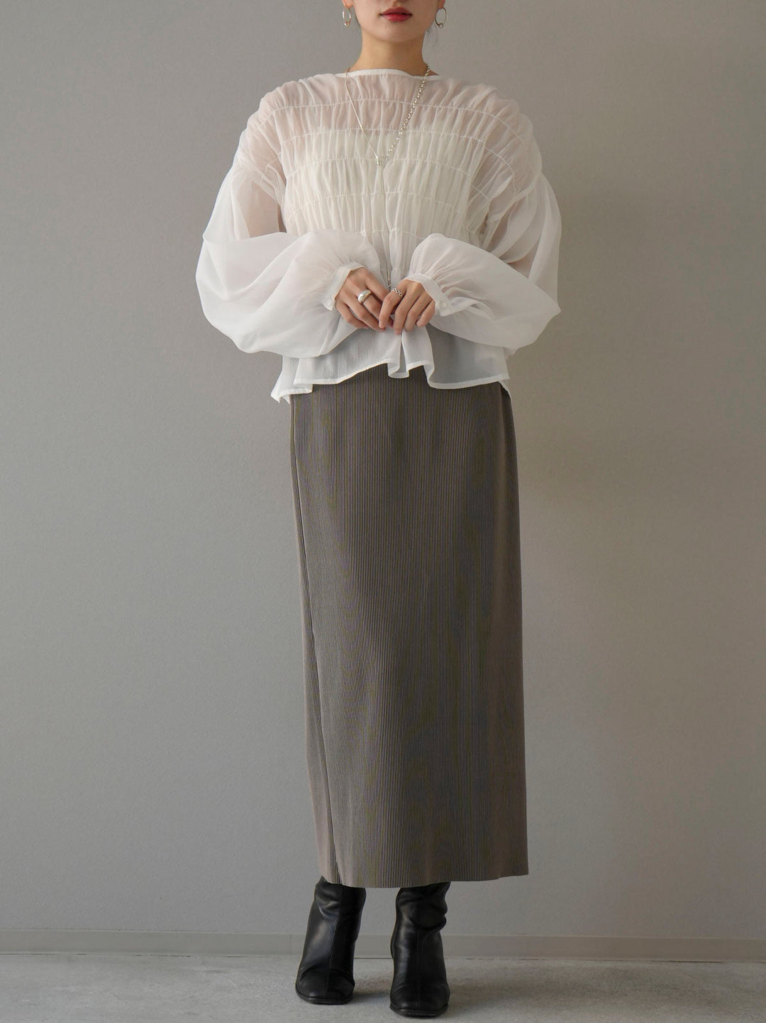 [SET] Shirring washer sheer blouse + I-line pleated skirt (2set)