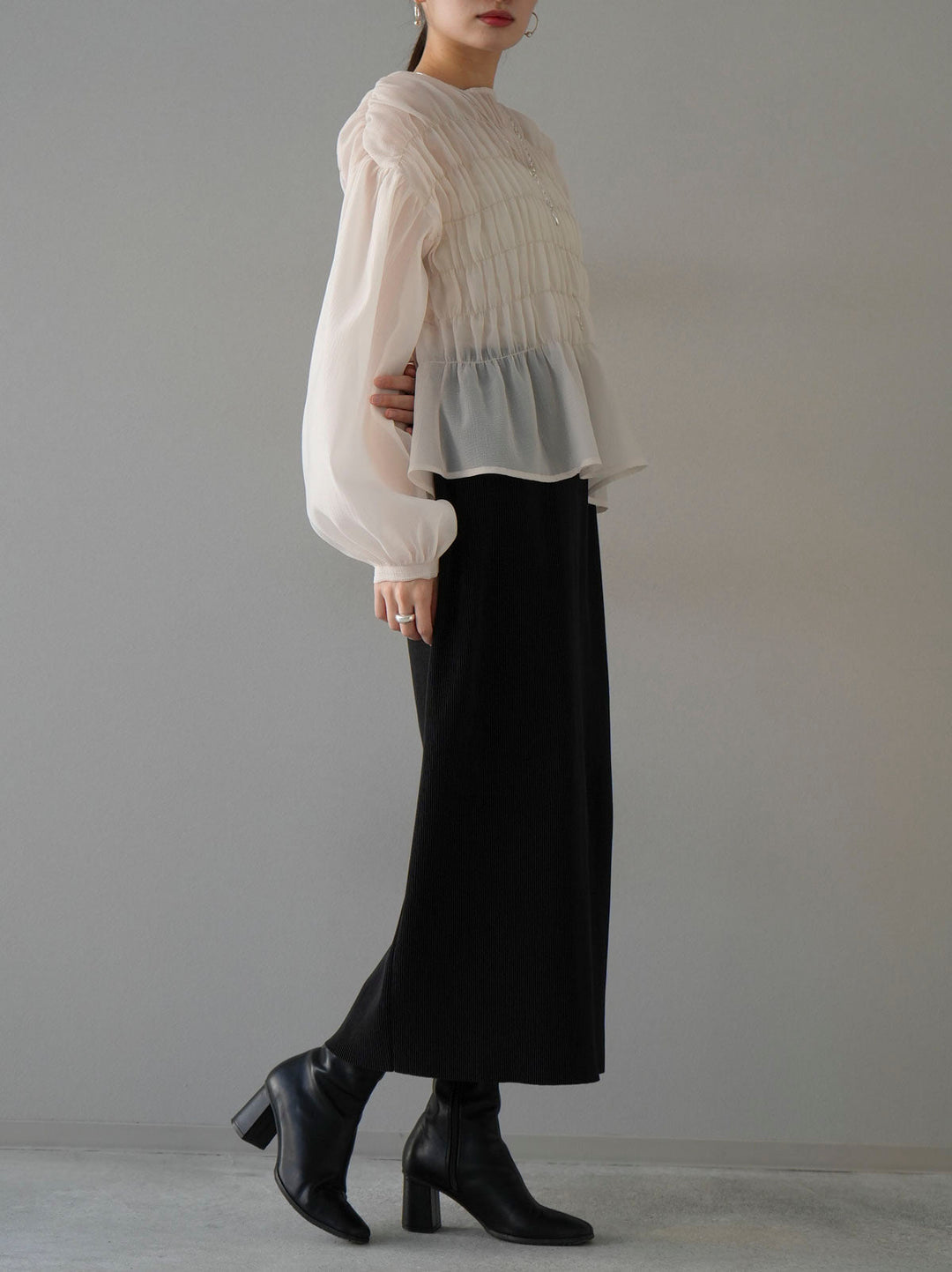 [SET] Shirring washer sheer blouse + I-line pleated skirt (2set)