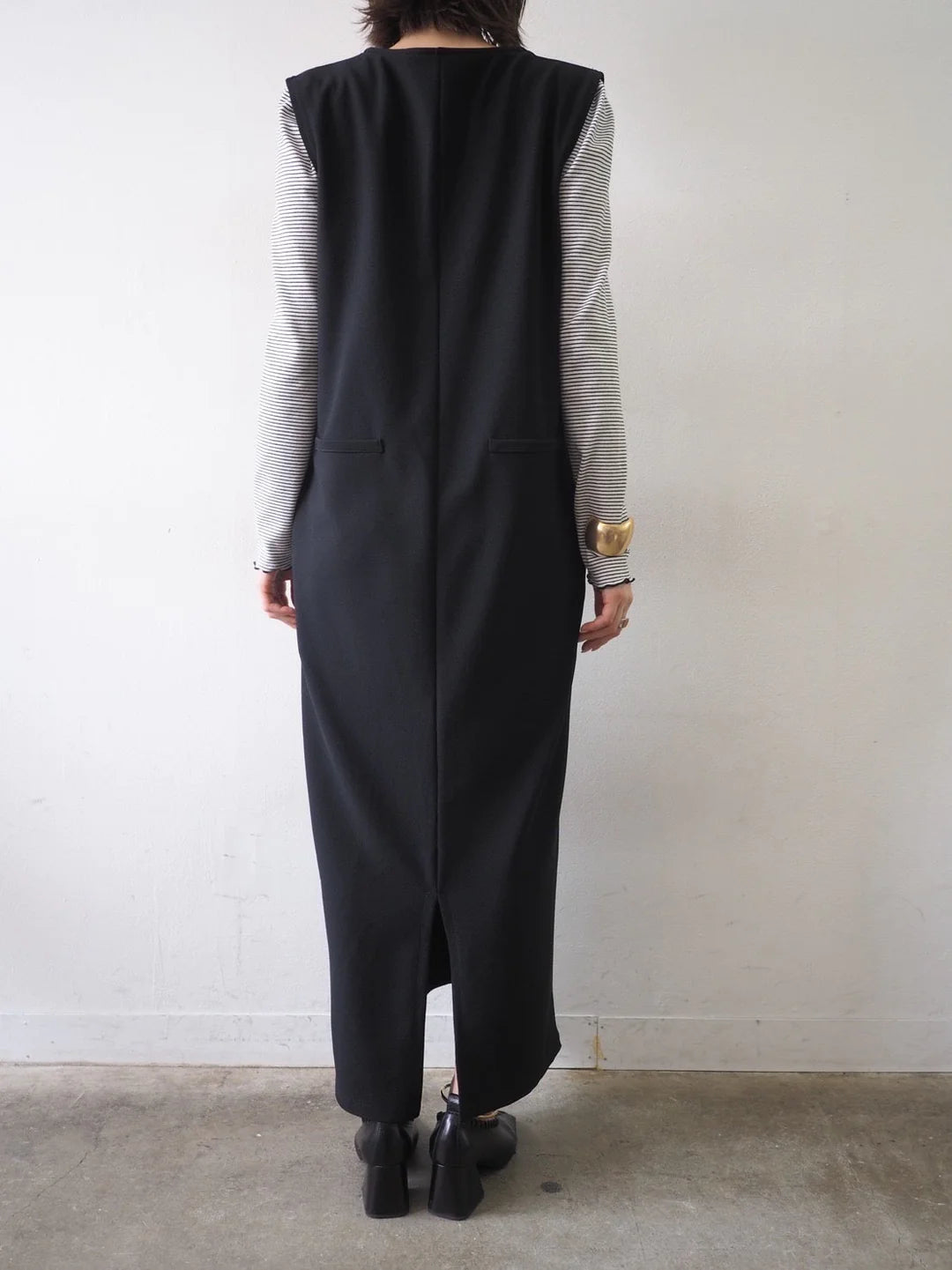 [Pre-order] V-neck sleeveless dress/black