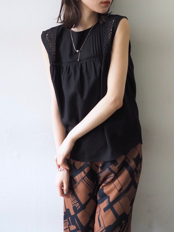 [Pre-order] Crochet lace design blouse/Black
