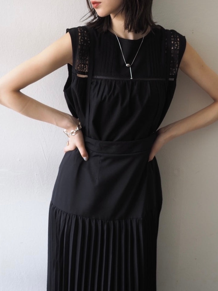 【預訂】鉤針蕾絲設計上衣/黑色