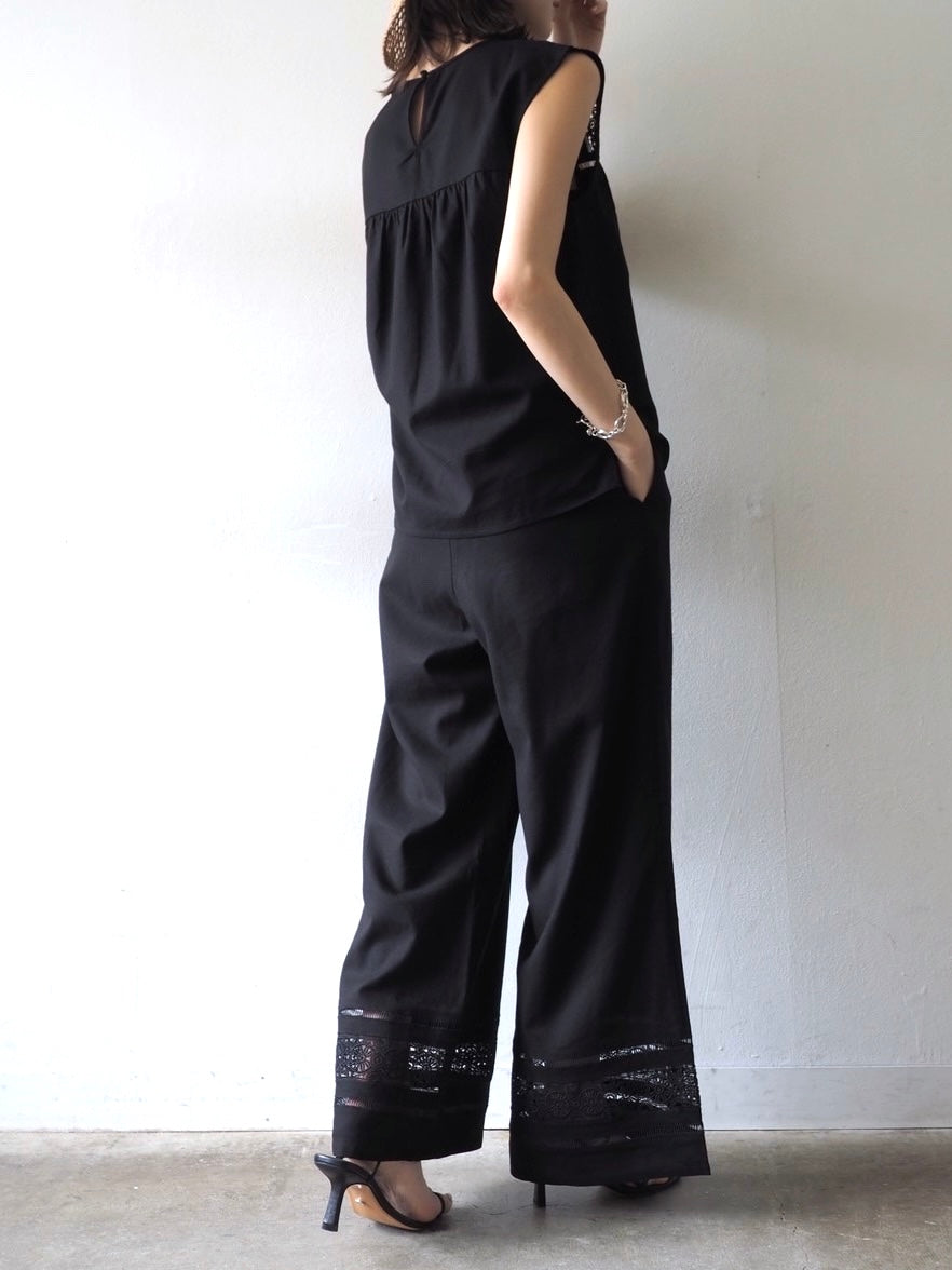 【預訂】鉤針蕾絲設計上衣/黑色